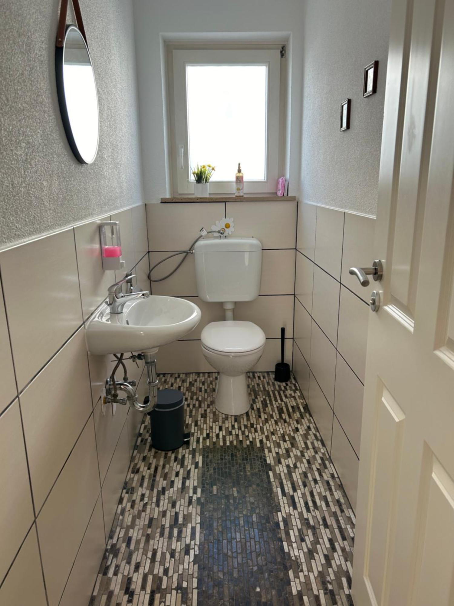 Ferienwohnung Am Bodensee- Zentrale Lage, Free Parking And Wifi, 109 M2, Privater Garten, 7 Gaeste, 2X Kingsize Boxspringbett, Familienfreundlich 腓特烈港 外观 照片